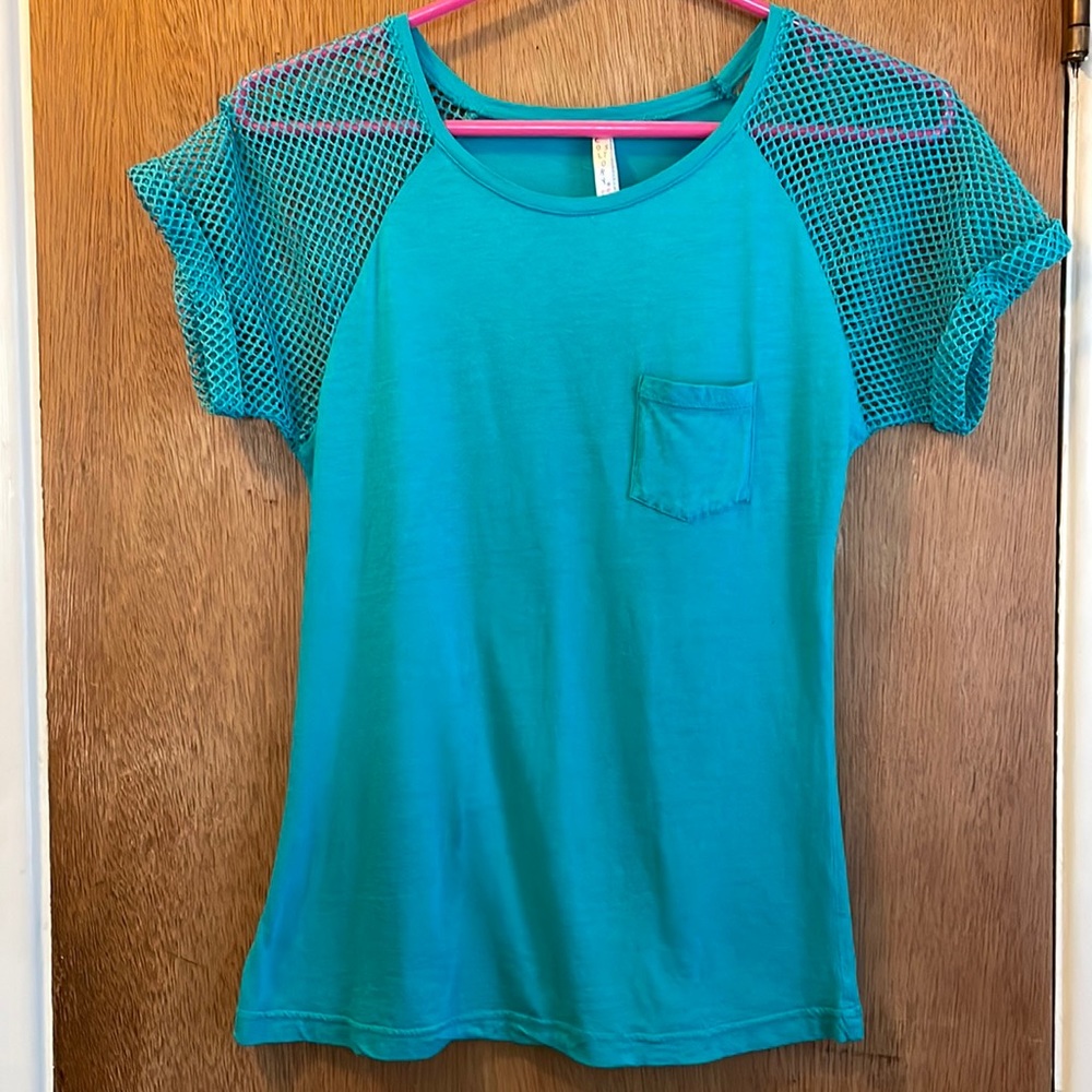 Color Story Juniors Casual Tee Shirt Sz. S Adorable
